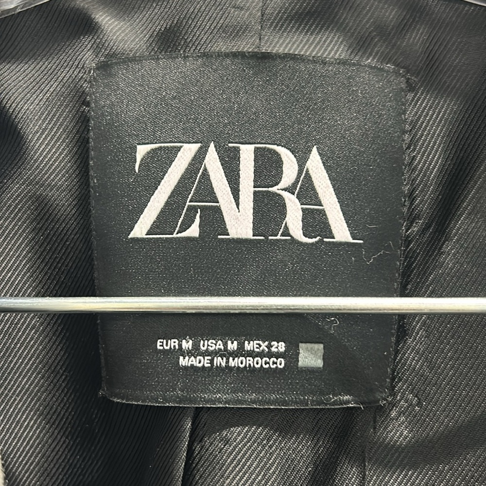 ZARA-LT GREY WOOL BLEND COAT W/2 SIDE SLANT POCKETS & 2 BLACK BUTTONS IN FRONT - Picture 4 of 14